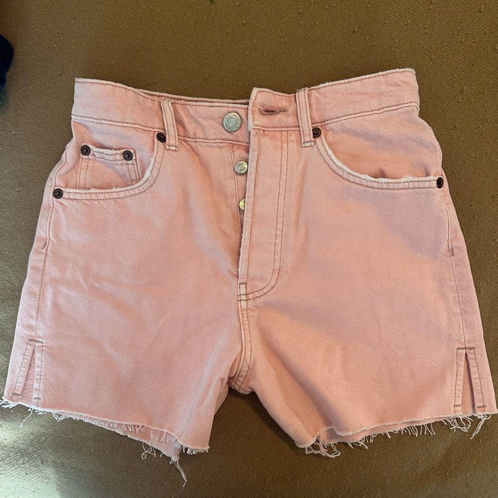 Zara denim jean shorts, cute spring color!